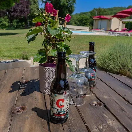 Сasa de vacaciones Ancienne grange rénovée avec piscine Vaillac