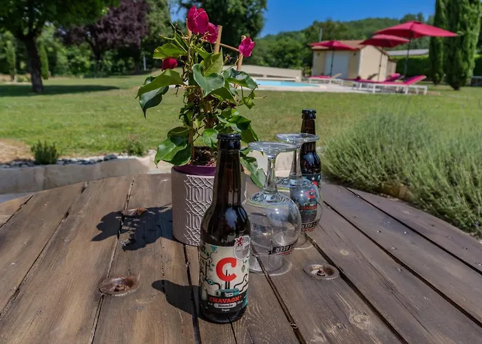 Сasa de vacaciones Ancienne grange rénovée avec piscine Vaillac